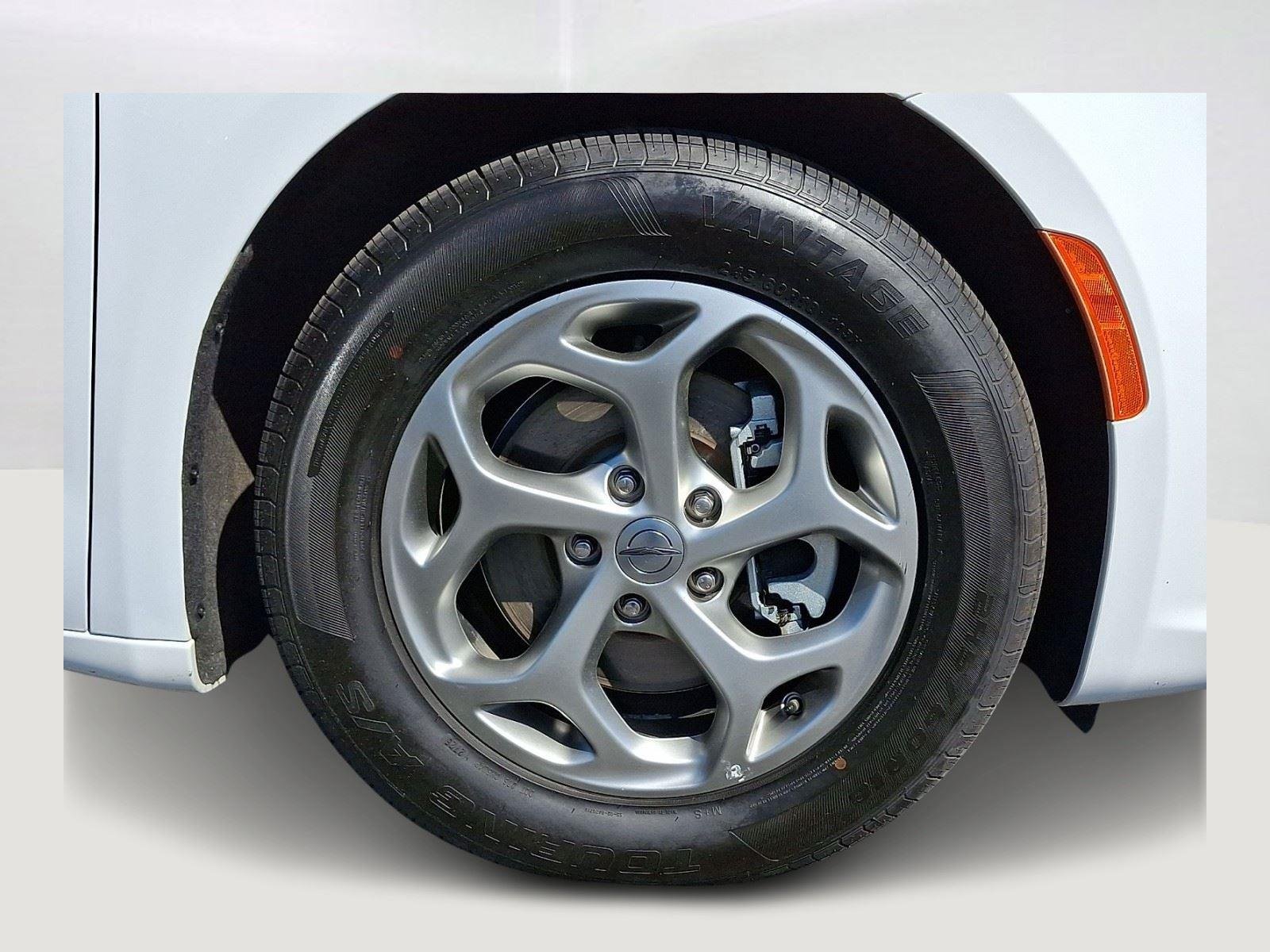 Certified Used 2024 Bright White Clearcoat Chrysler Limited image 9