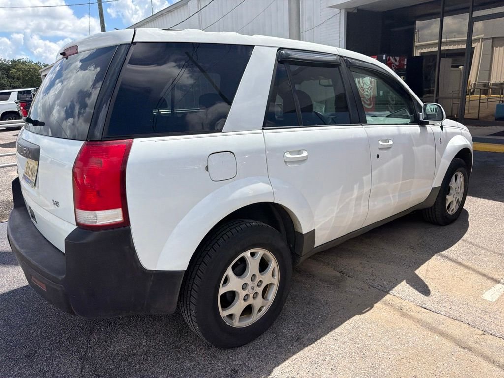 Used 2005 White Saturn V6 image 5