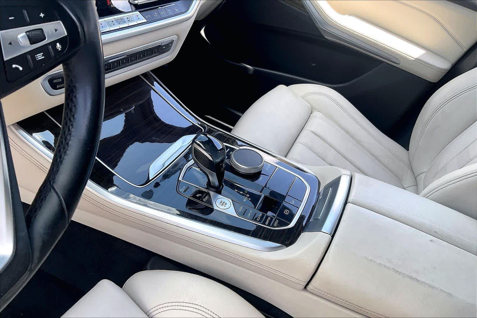 Used 2019 Black Sapphire Metallic BMW xDrive40i image 15