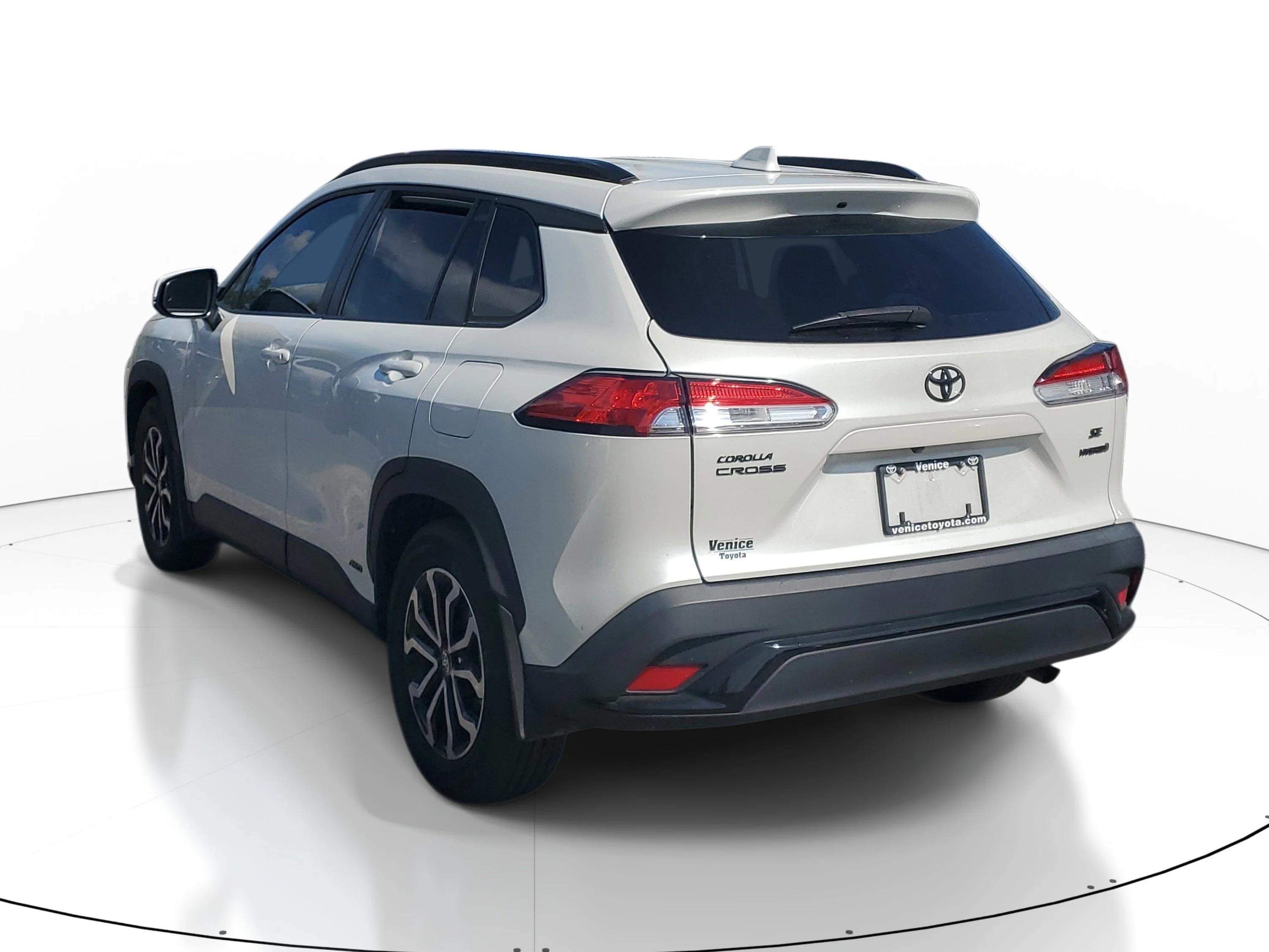 Used 2024 Wind Chill Pearl Toyota Hybrid SE image 7