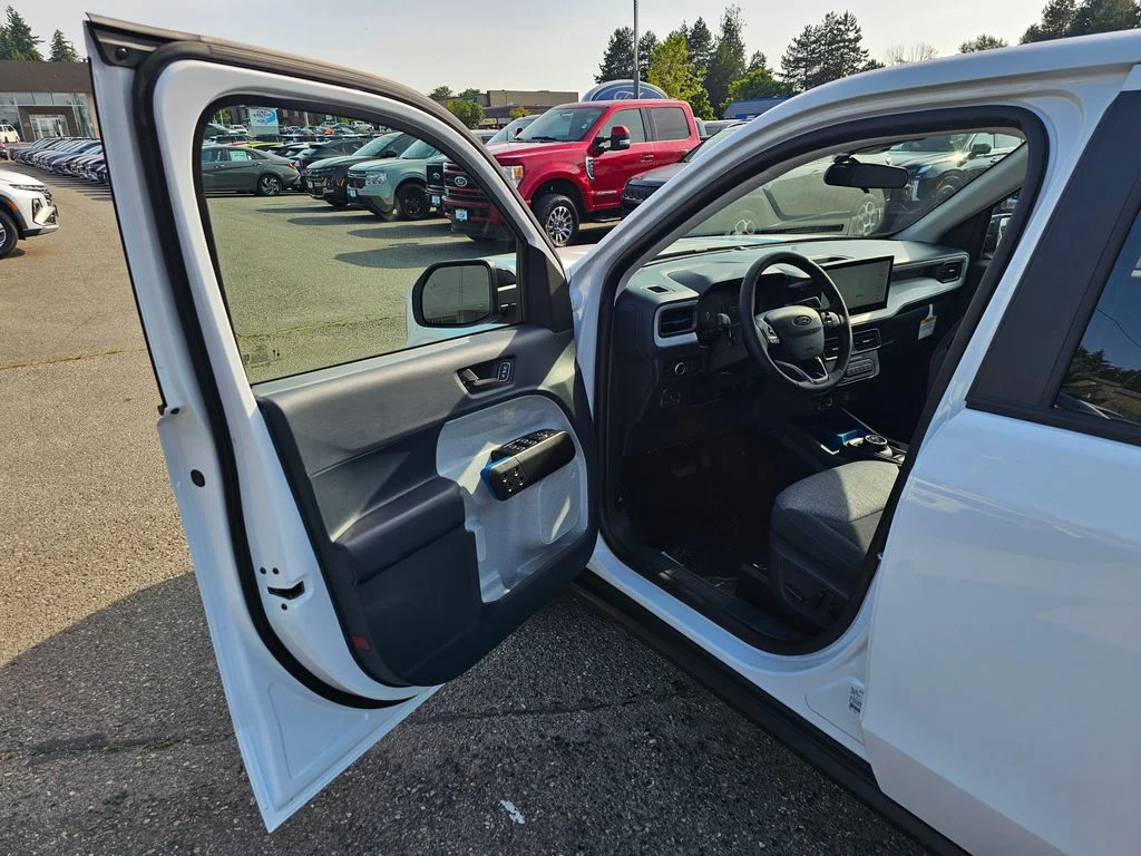 New 2025 Oxford White Ford XLT image 19
