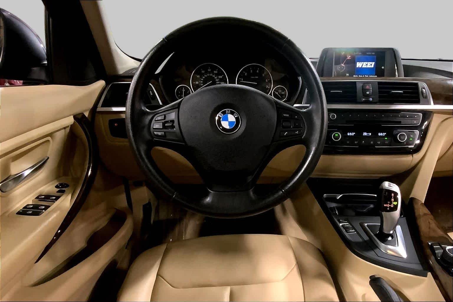 Used 2016 Imperial Blue Metallic BMW 320i xDrive image 6