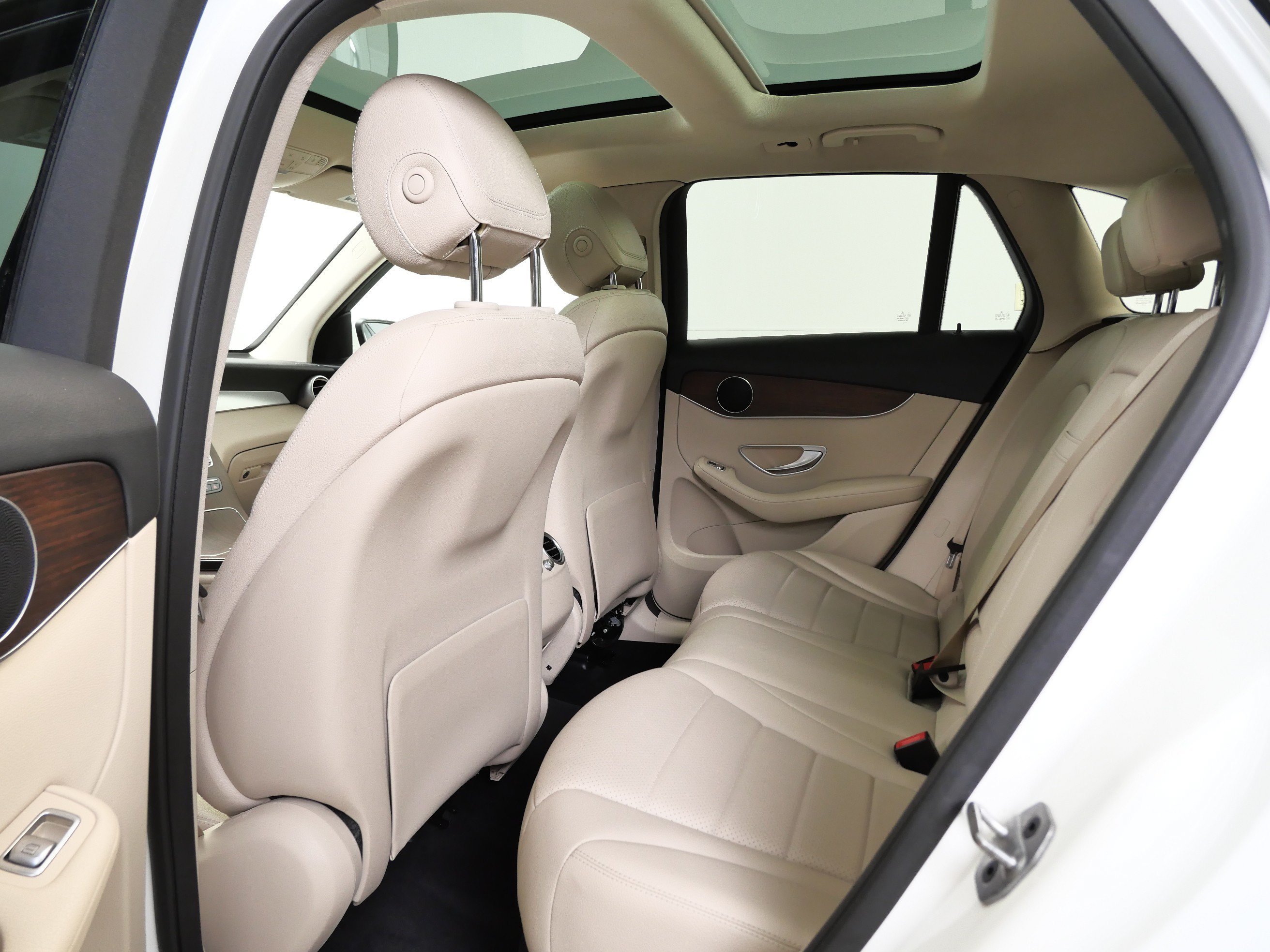 Used 2021 Polar White Mercedes-Benz GLC 300 image 16
