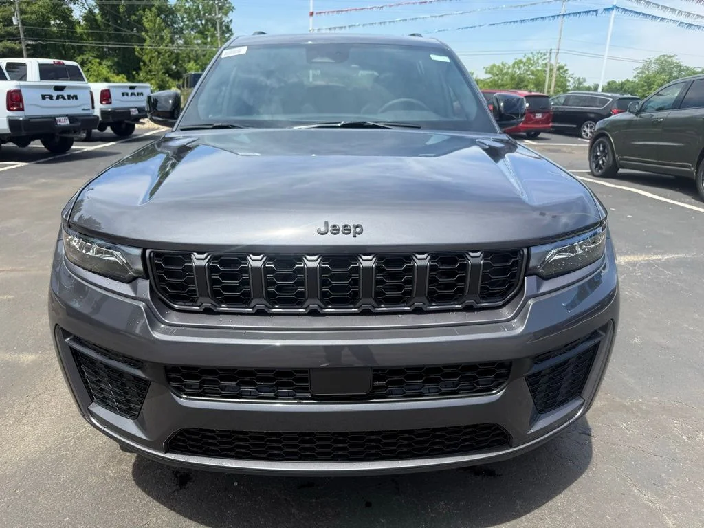 New 2026 Baltic Gray Metallic Clear-Coat Exterior Paint Jeep Laredo image 8