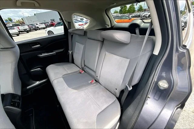 Used 2016 Modern Steel Metallic Honda SE image 19