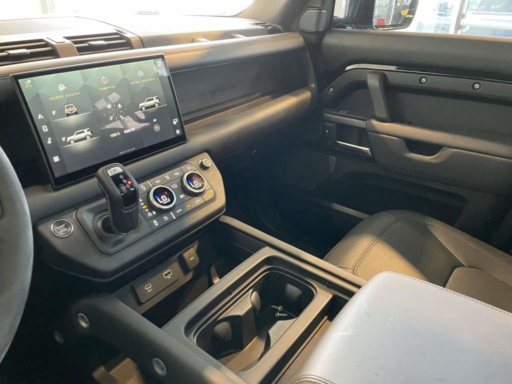Used 2023 Santorini Black Metallic Land Rover V8 image 31