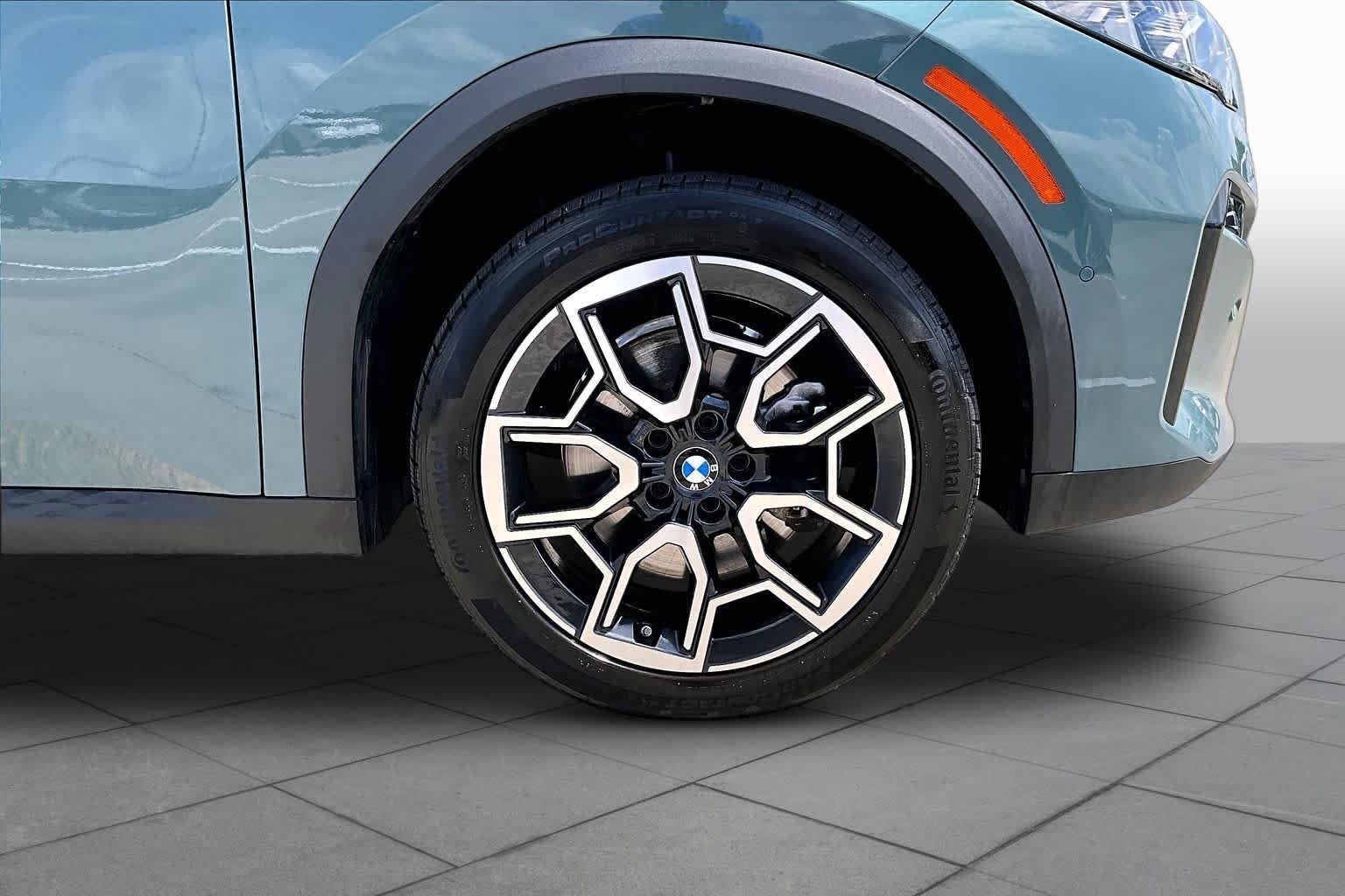Used 2025 Cape York Green Metallic BMW xDrive28i image 10