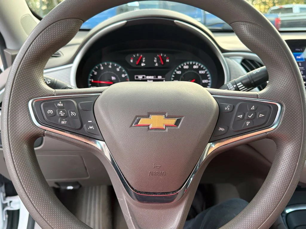 Used 2024 Summit White Chevrolet LT image 29