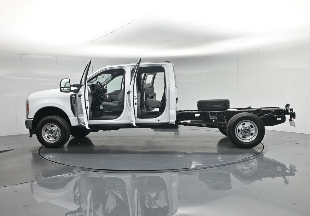 New 2026 Oxford White Ford XL image 31