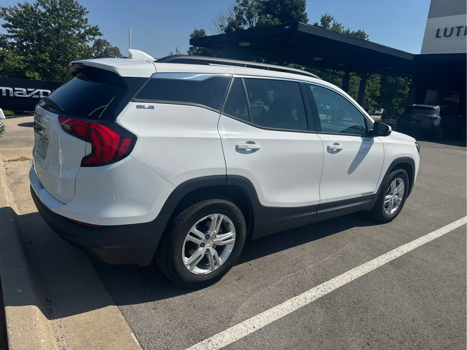 Used 2018 Summit White GMC SLE image 4