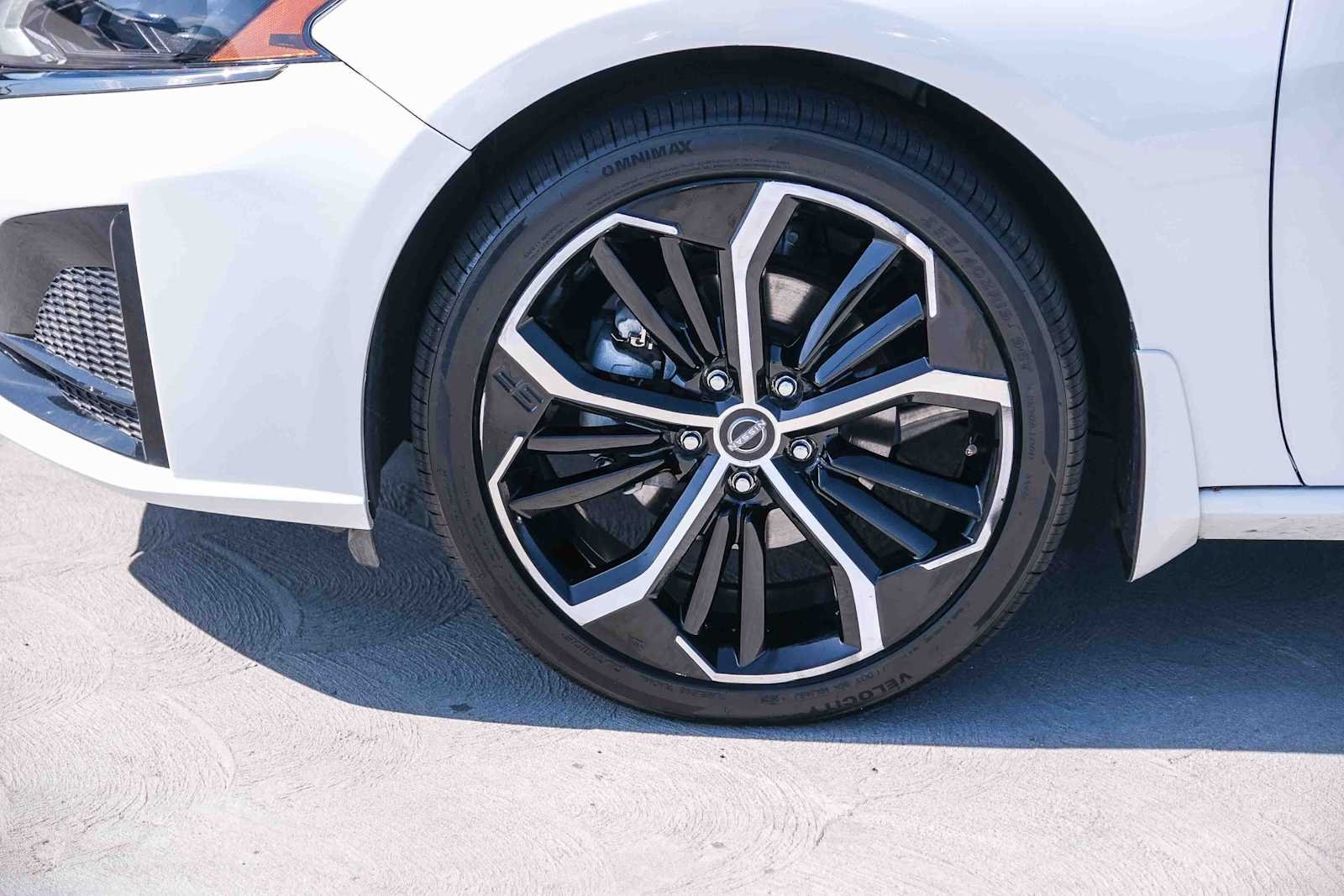 Used 2023 Pearl White Tricoat Nissan 2.5 SR image 10