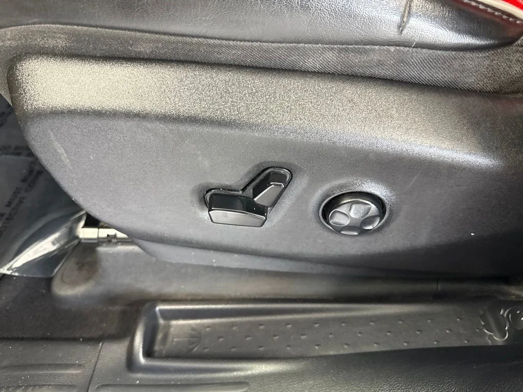 Used 2020 Black Chrysler Limited image 19