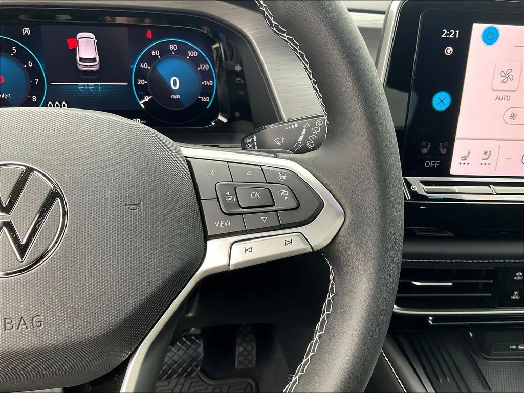 New 2026 Black Volkswagen SE w/Technology image 32