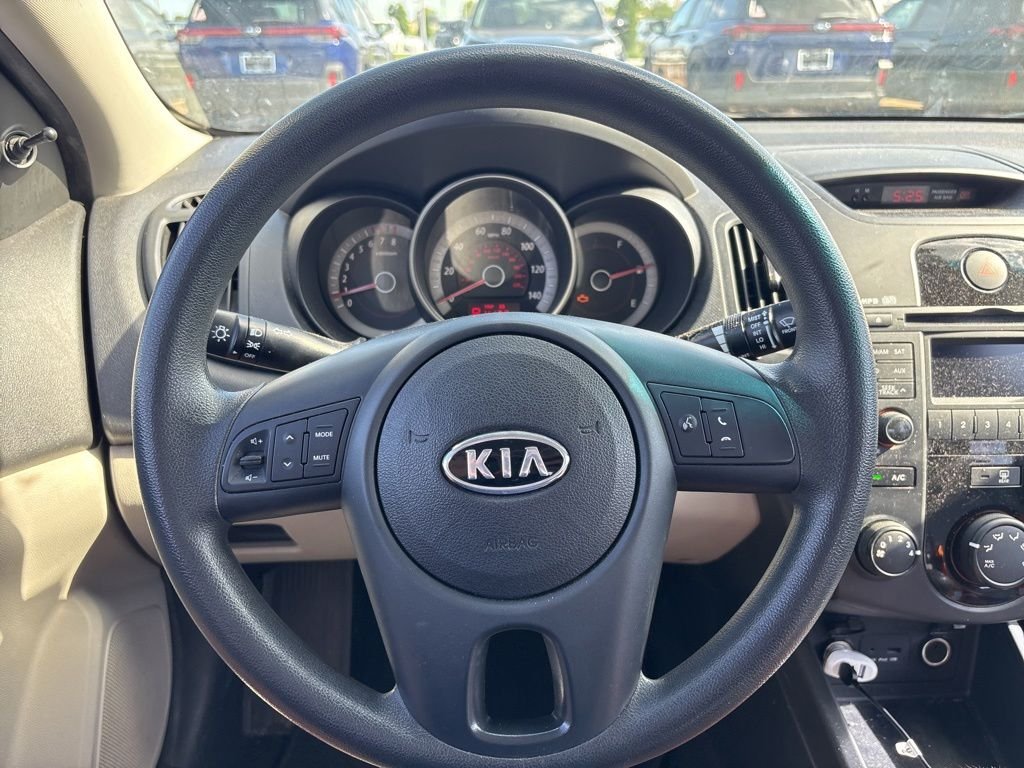 Used 2010 White Kia LX image 2