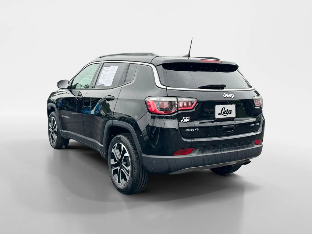 Used 2022 Diamond Black Crystal Pearlcoat Jeep Limited image 6