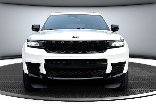 Used 2022 White Jeep Altitude image 2