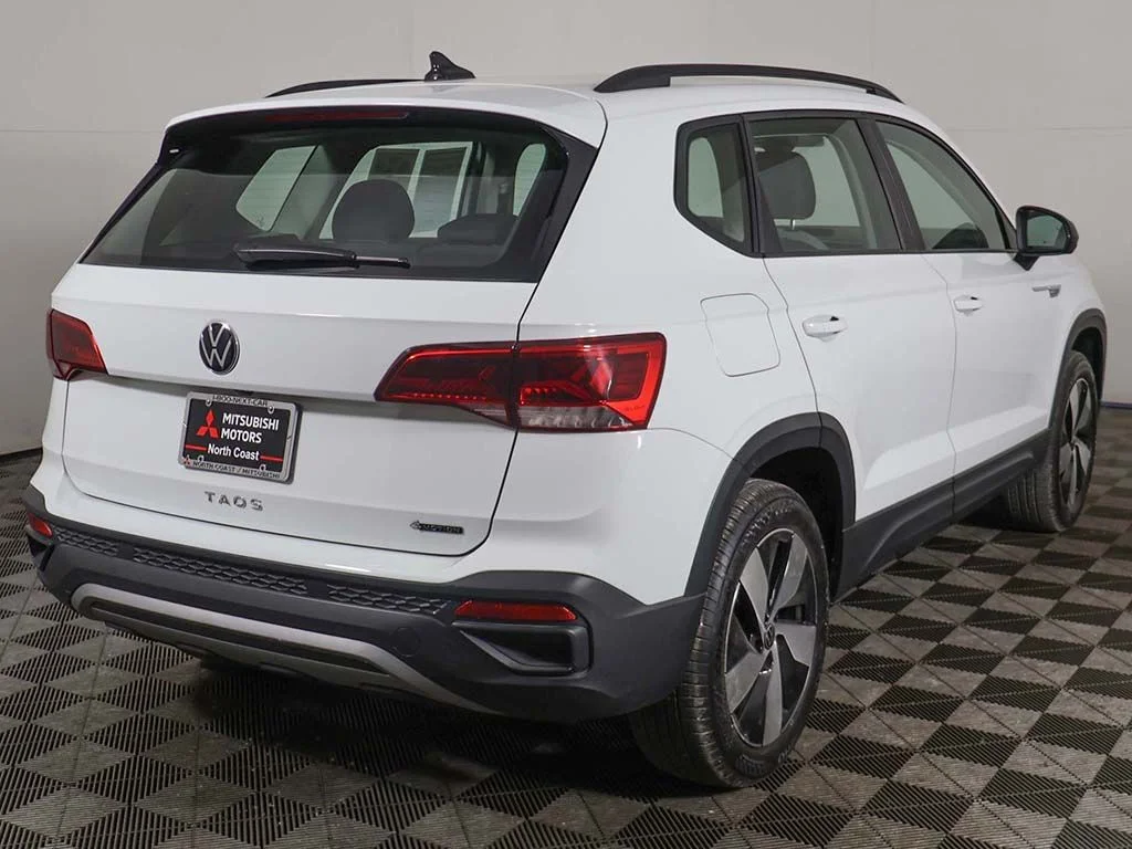 Used 2024 White Volkswagen 1.5T S image 9