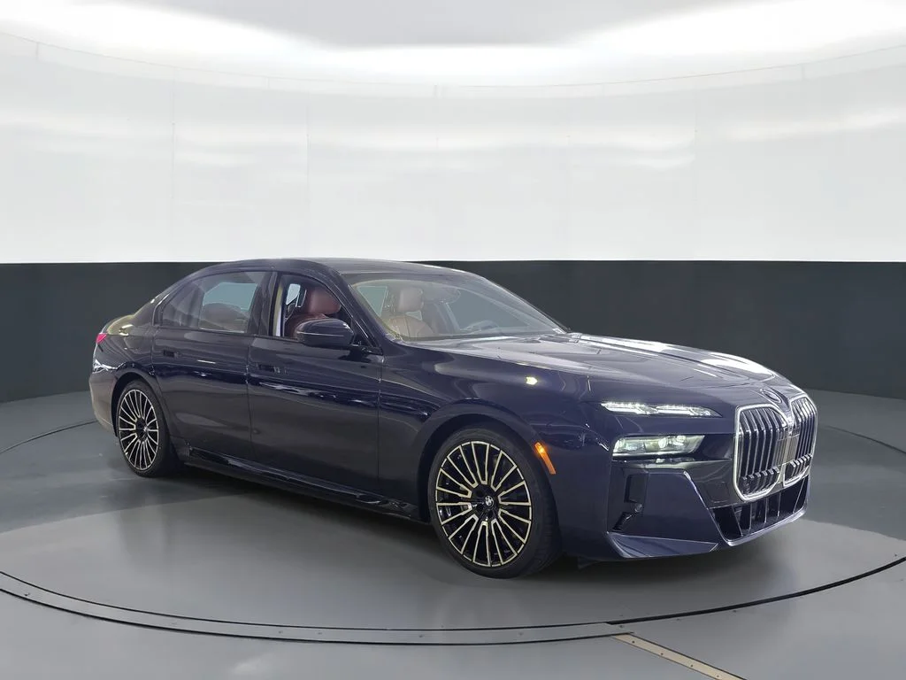 New 2026 Tanzanite Blue II Metallic BMW 750e xDrive image 2