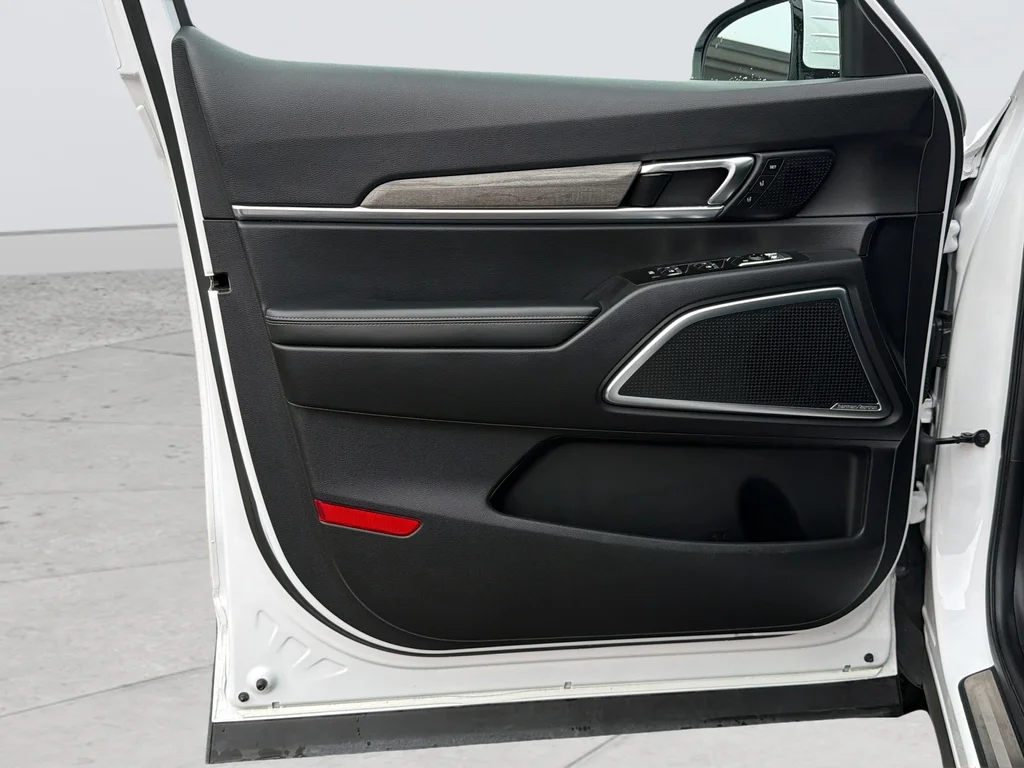 Used 2022 White Kia SX image 24