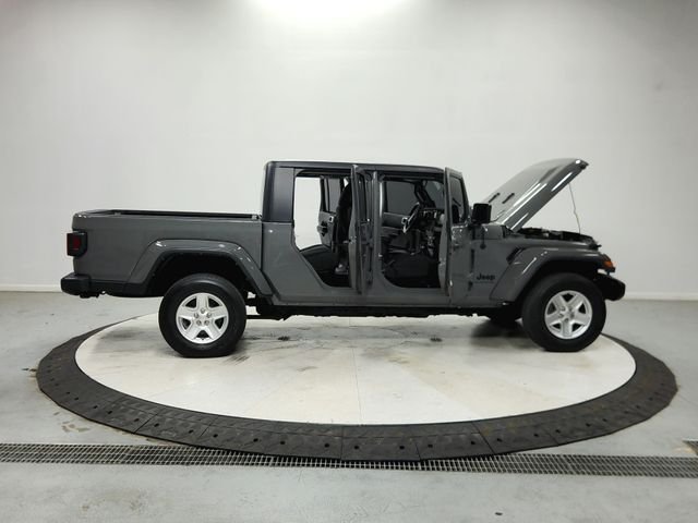 Used 2022 Gray Jeep Sport image 17