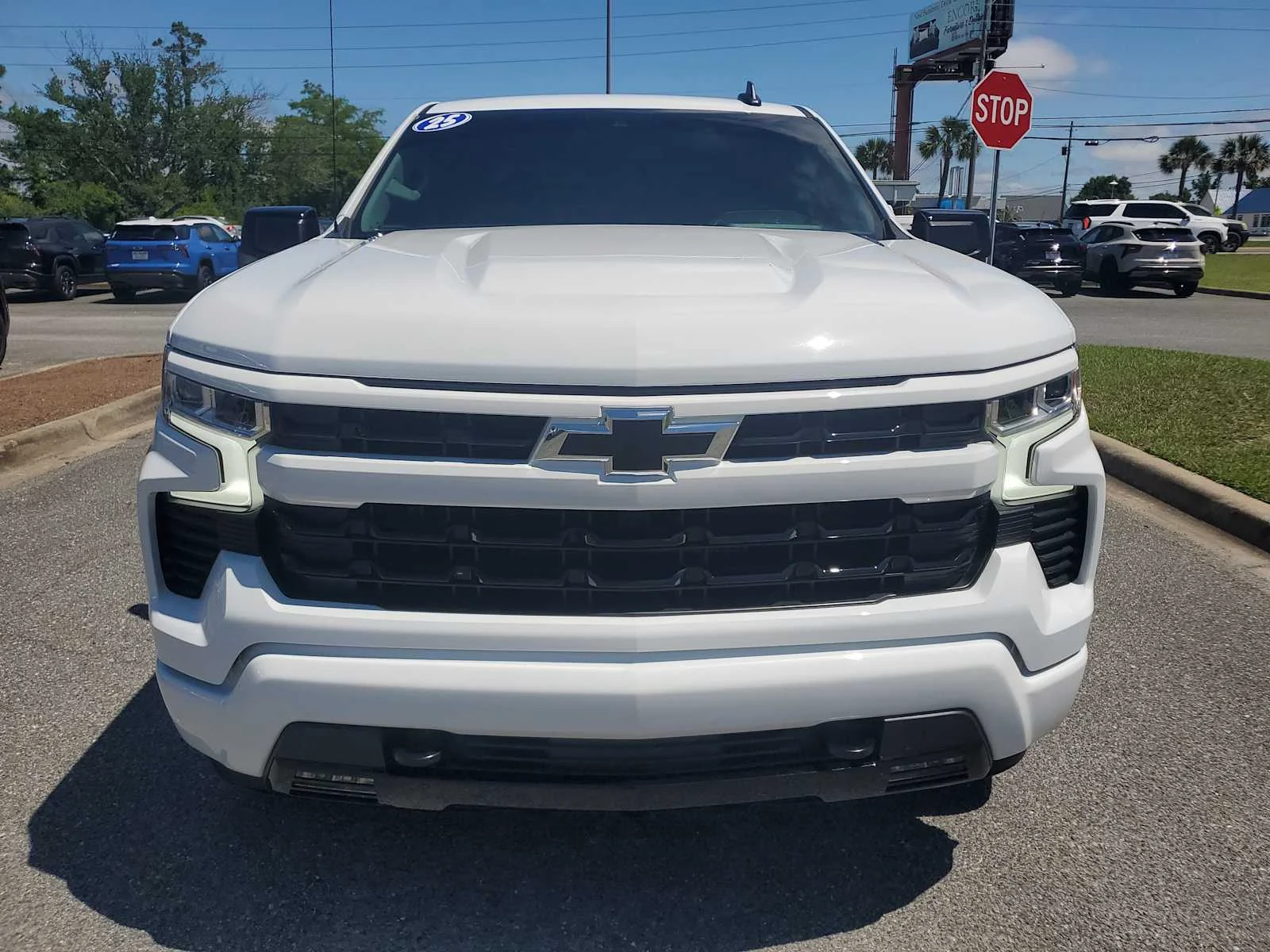 Used 2025 Summit White Chevrolet RST image 9