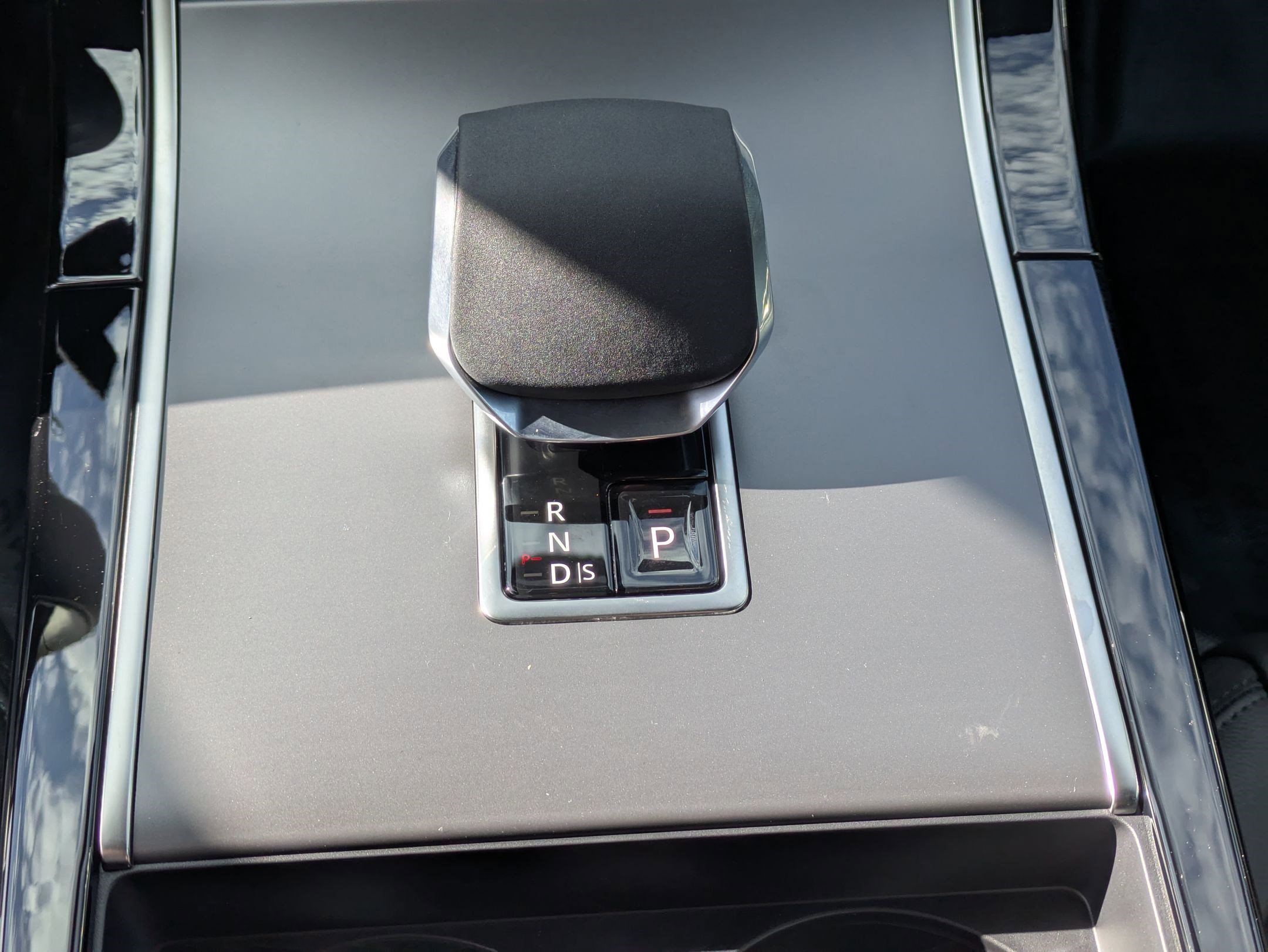 New 2026 Santorini Black Land Rover S image 23