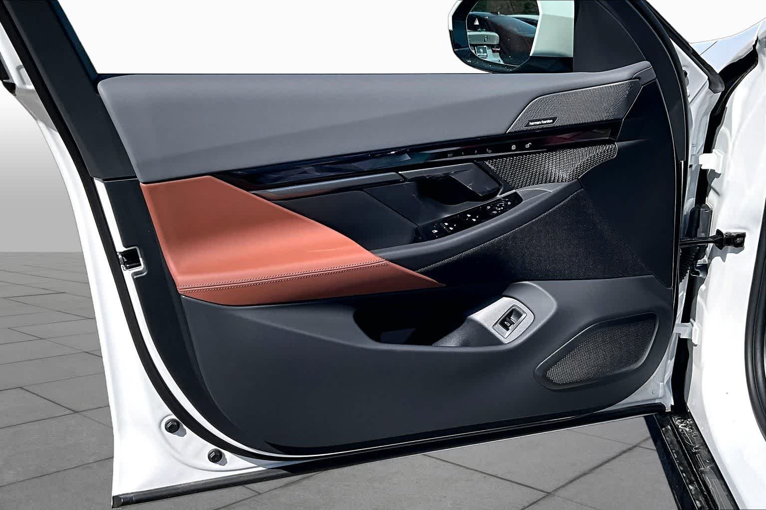 New 2026 Mineral White Metallic BMW eDrive40 image 10