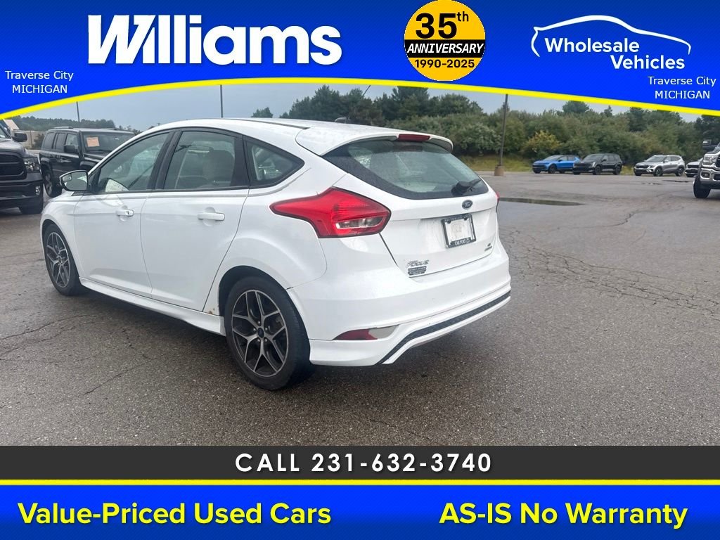 Used 2016 Oxford White Ford SE image 15