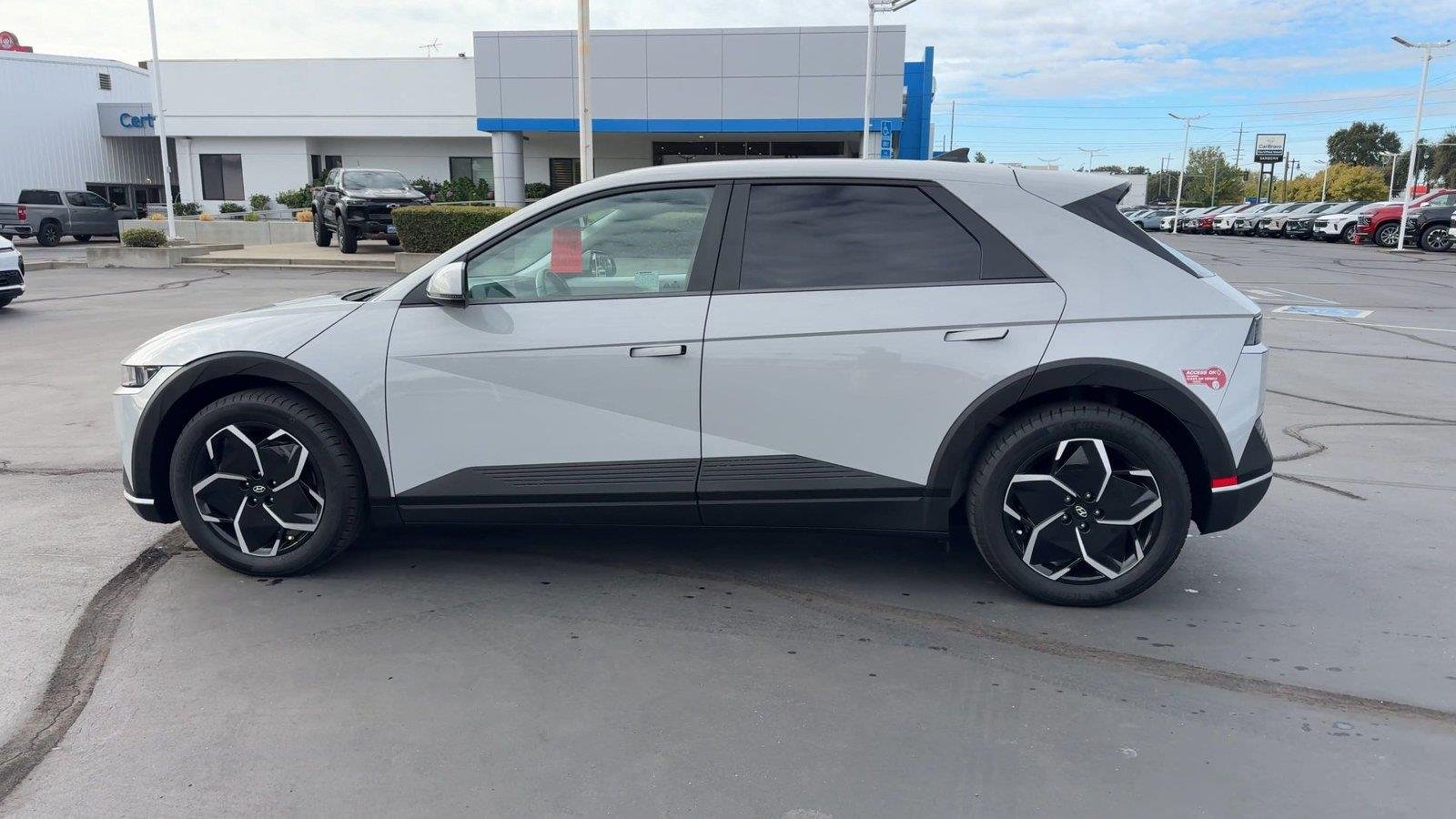 Used 2024 Gray Hyundai SEL image 8