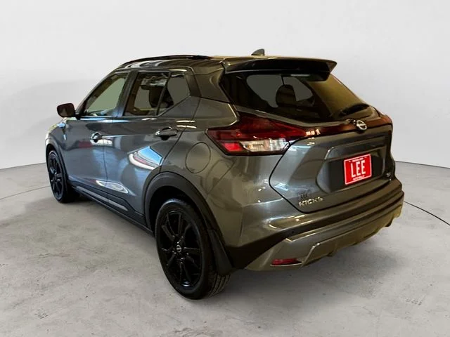 Used 2022 Gray Nissan SR image 3