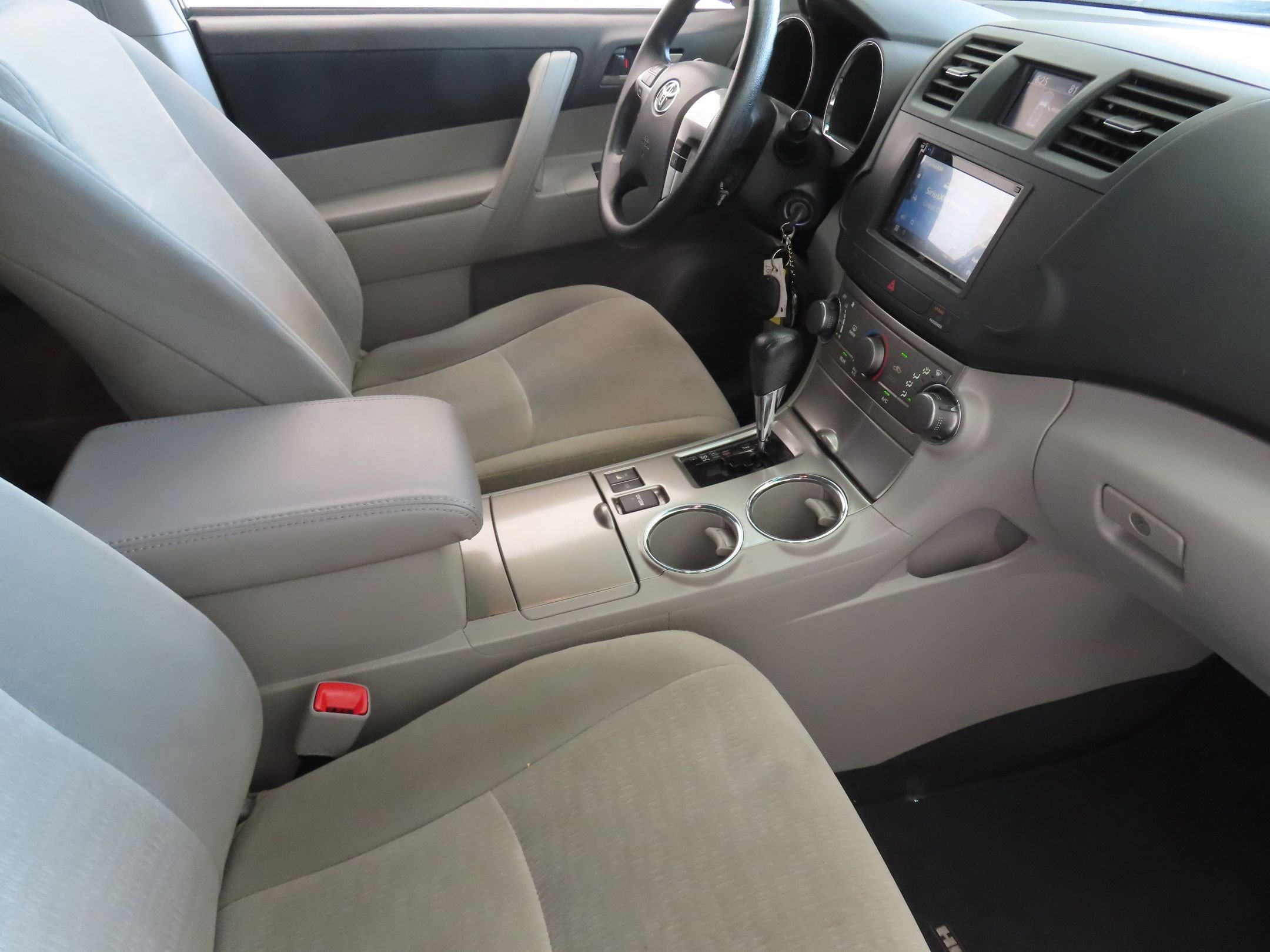 Used 2012 White Toyota Base image 24