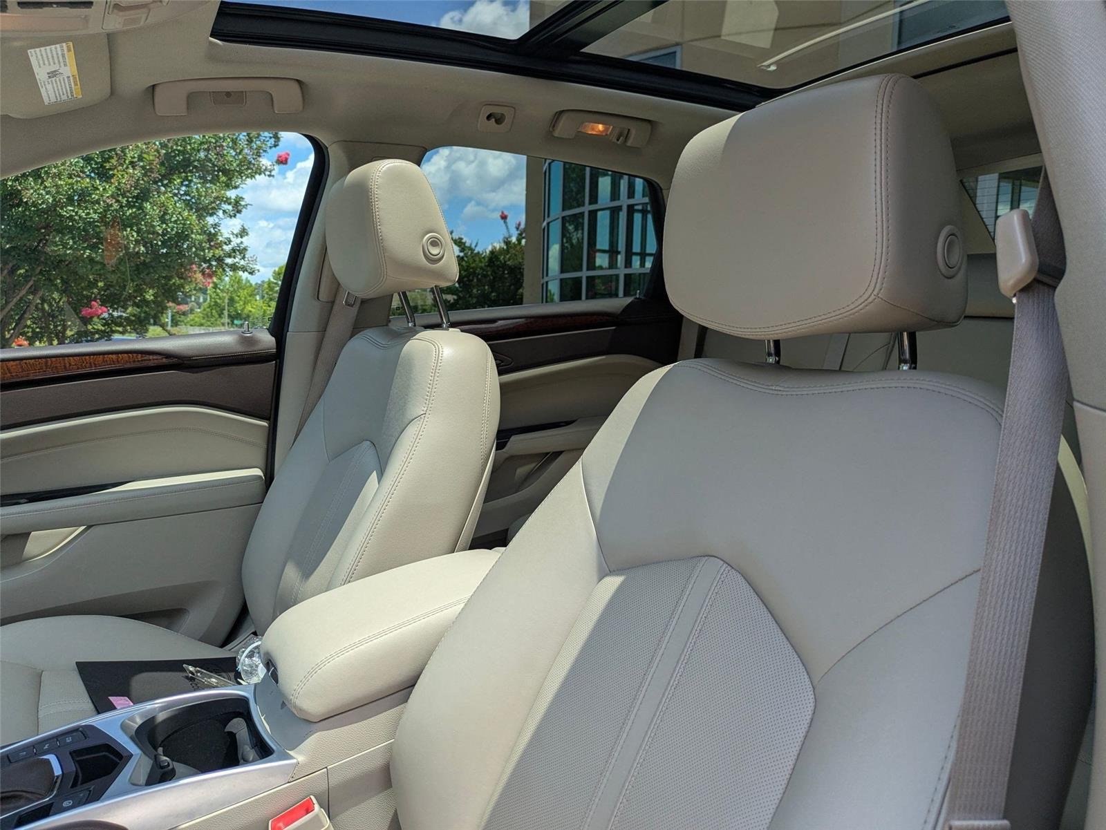 Used 2016  CADILLAC LUXU image 14