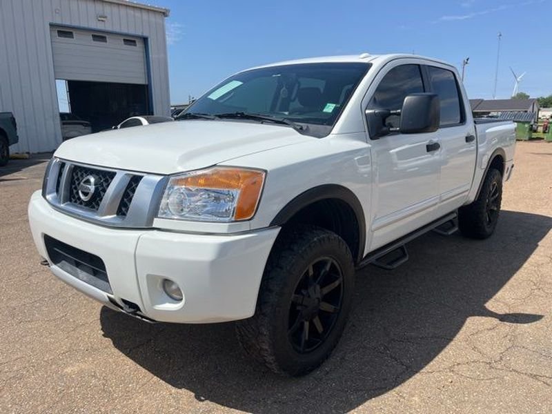 2015 Nissan Titan - Image 1