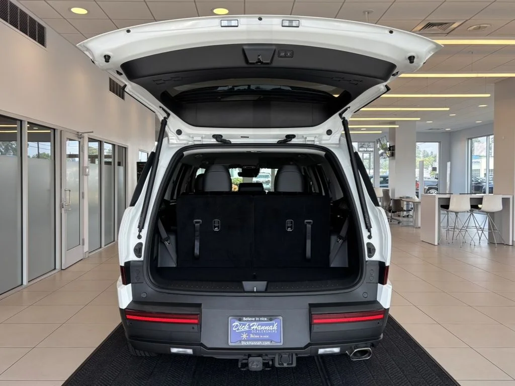 Used 2025 White Hyundai SEL image 8