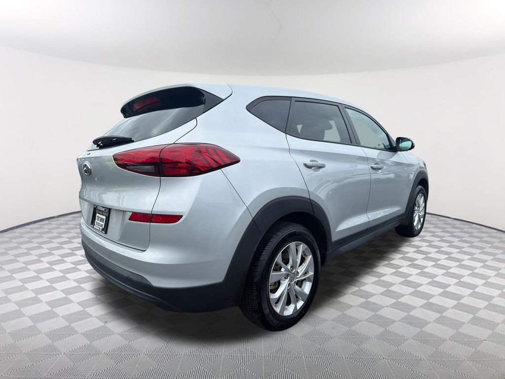 Used 2019 Silver Hyundai SE image 5