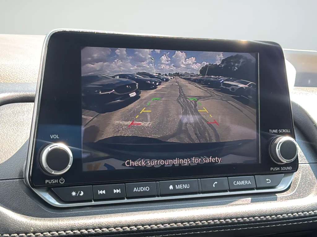 Used 2023 Gray Nissan S image 15