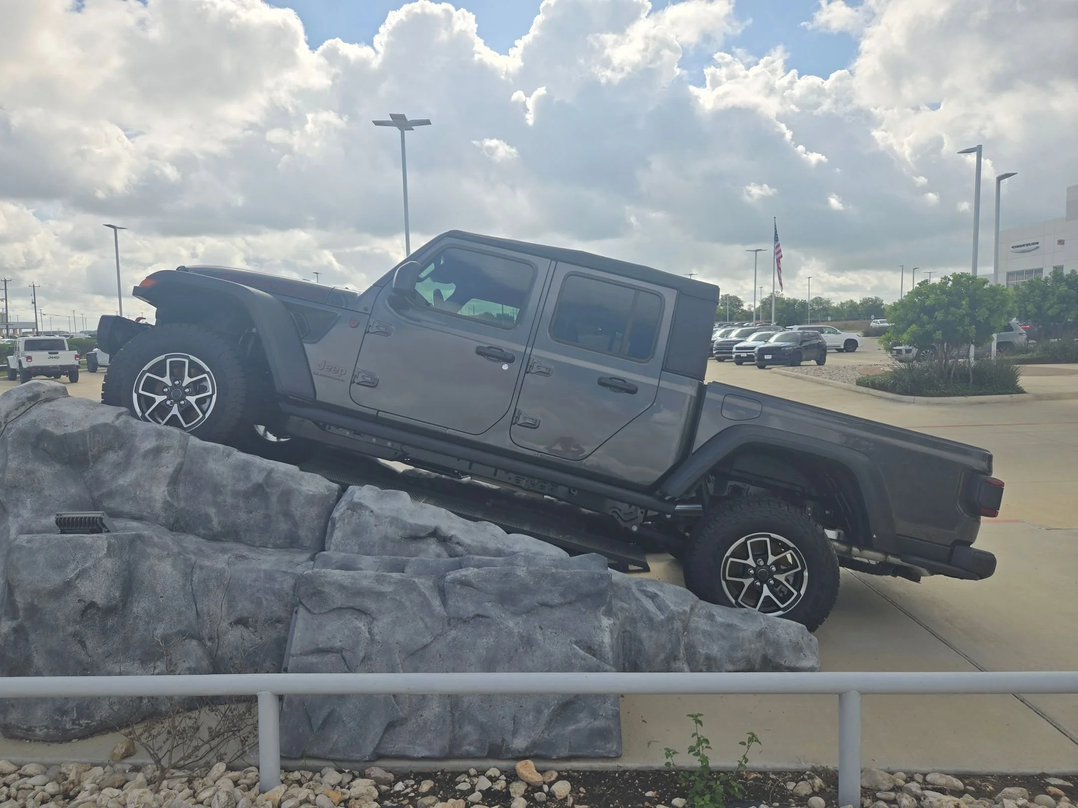 New 2026 Granite Crystal Metallic Clearcoat Jeep Shadow Ops image 3