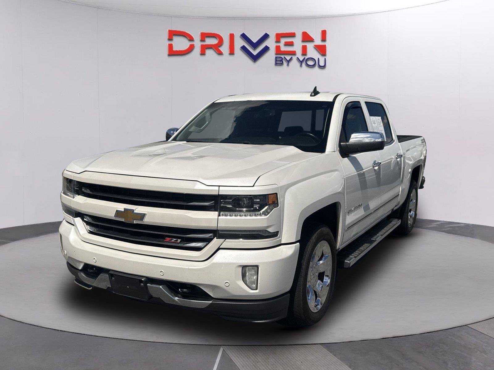 Used 2018 IRIDESCENT PEARL TRICOAT Chevrolet LTZ image 8