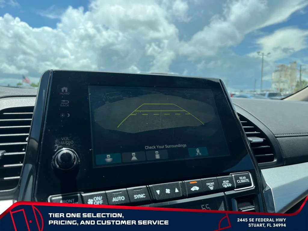 Used 2018 Green Honda Touring image 33