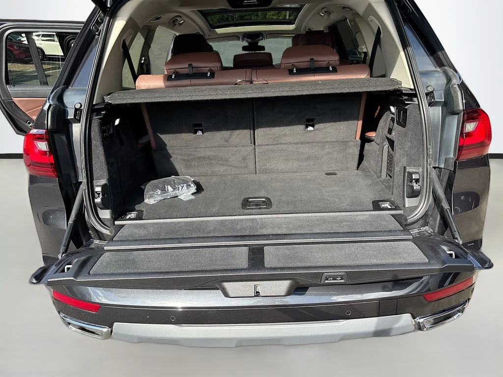 Used 2019 Dark Graphite BMW xDrive40i image 36