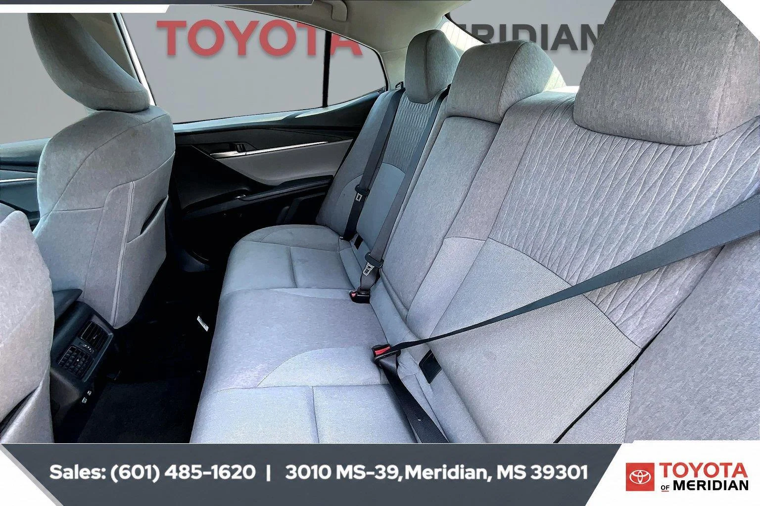 Used 2025 Ice Cap Toyota LE image 19