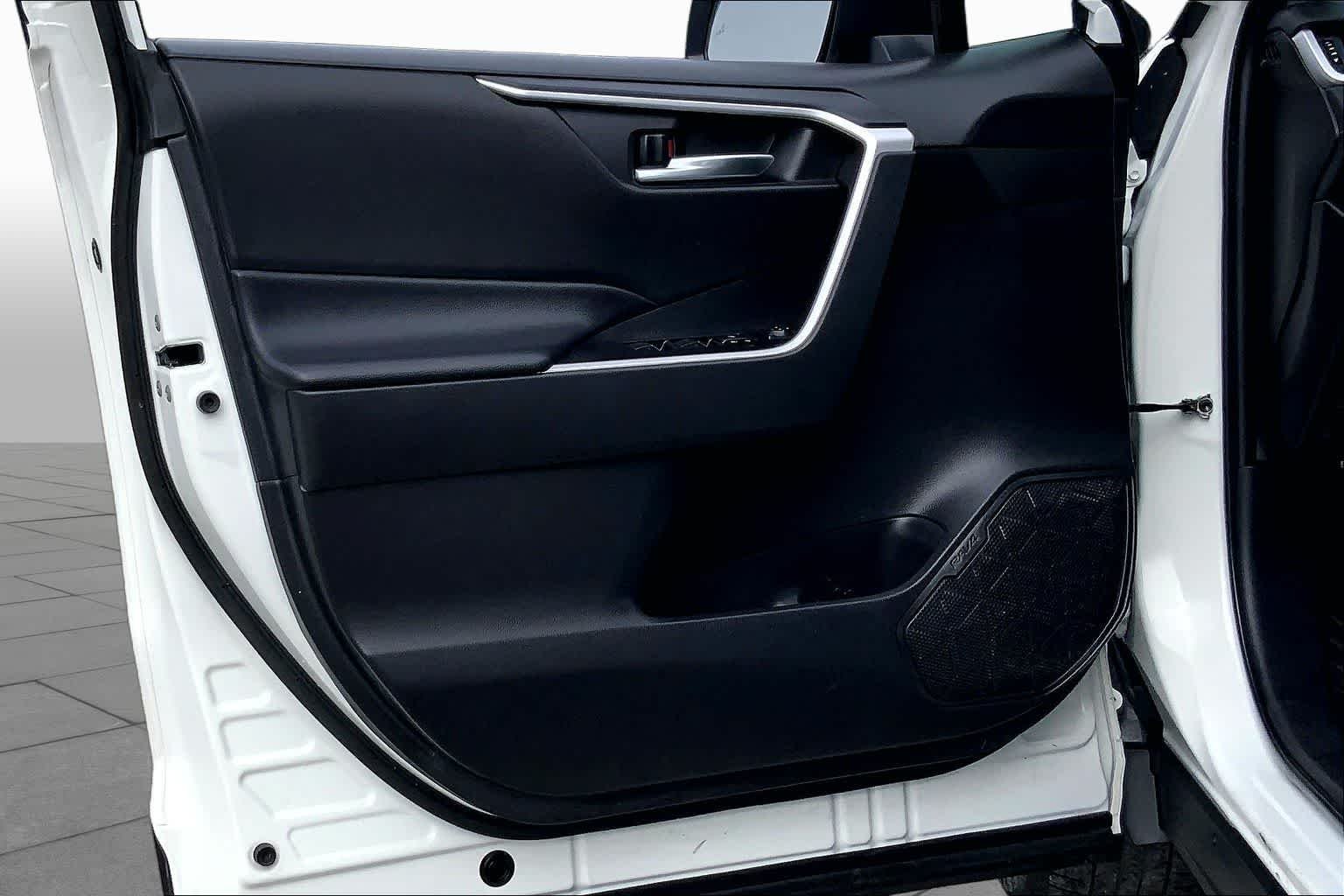 Used 2024 Ice Cap Toyota XLE image 21