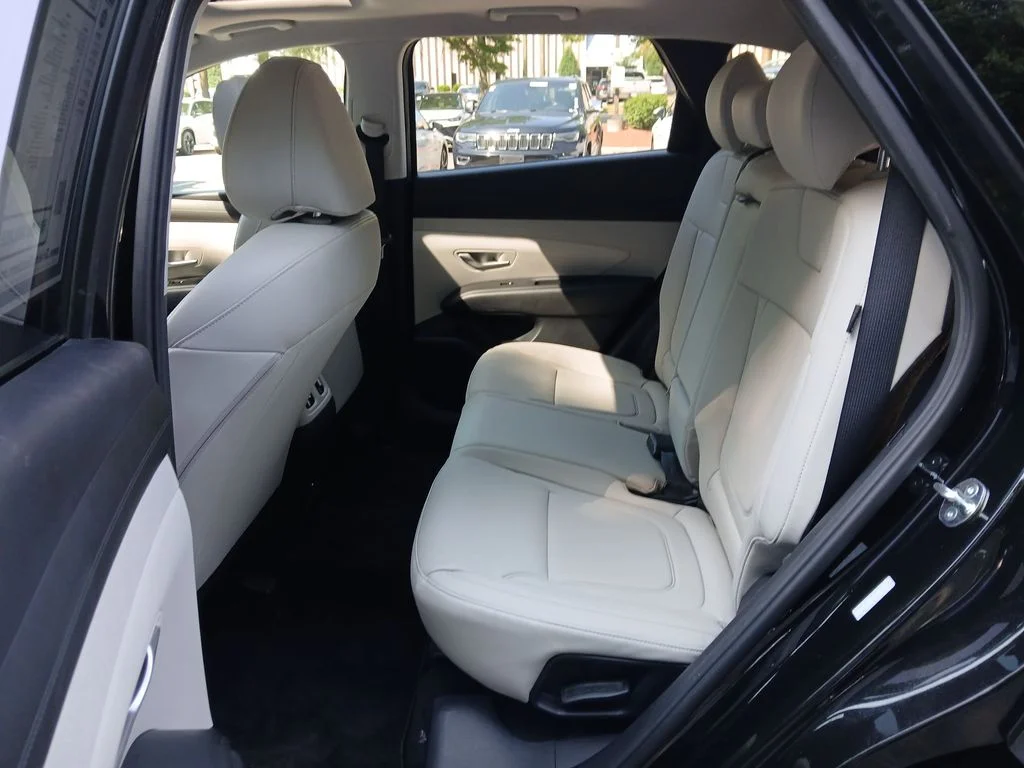 Used 2025 Black Hyundai SEL Convenience image 33