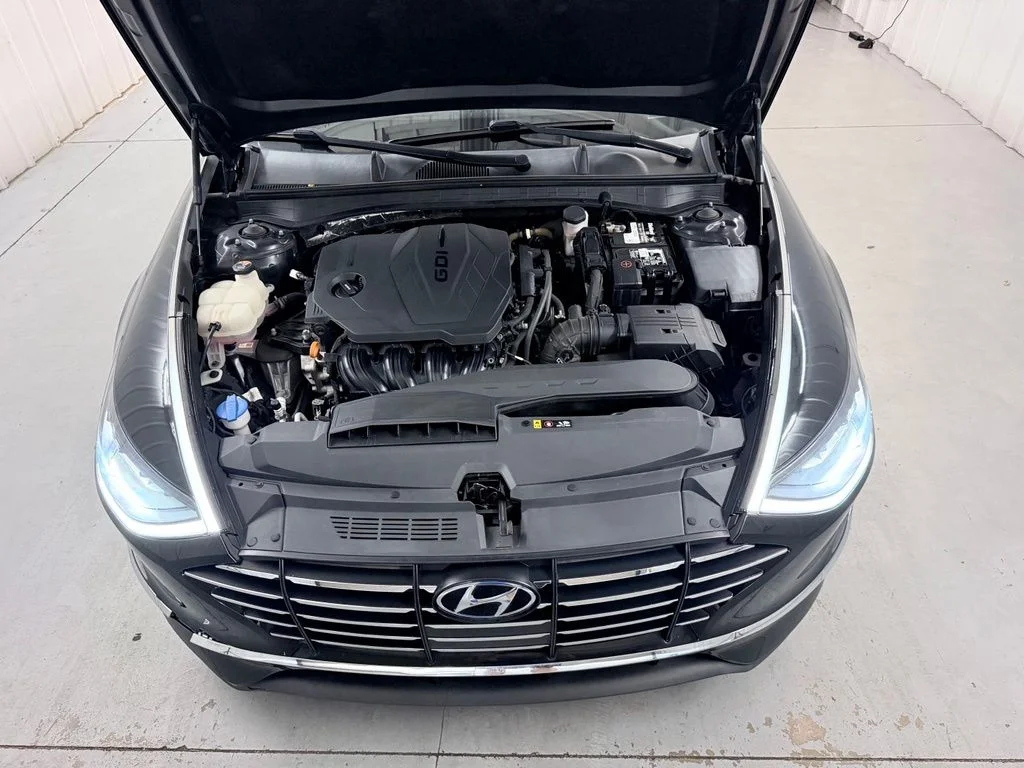 Used 2021 Black Hyundai SE image 37