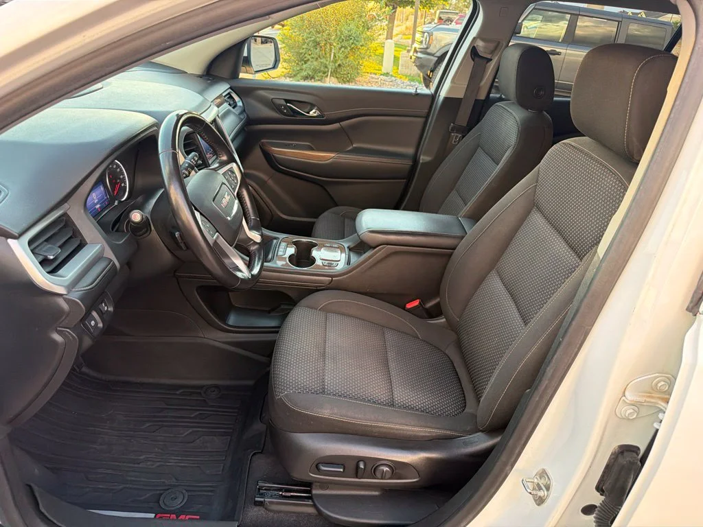 Used 2020 White GMC SLE image 16