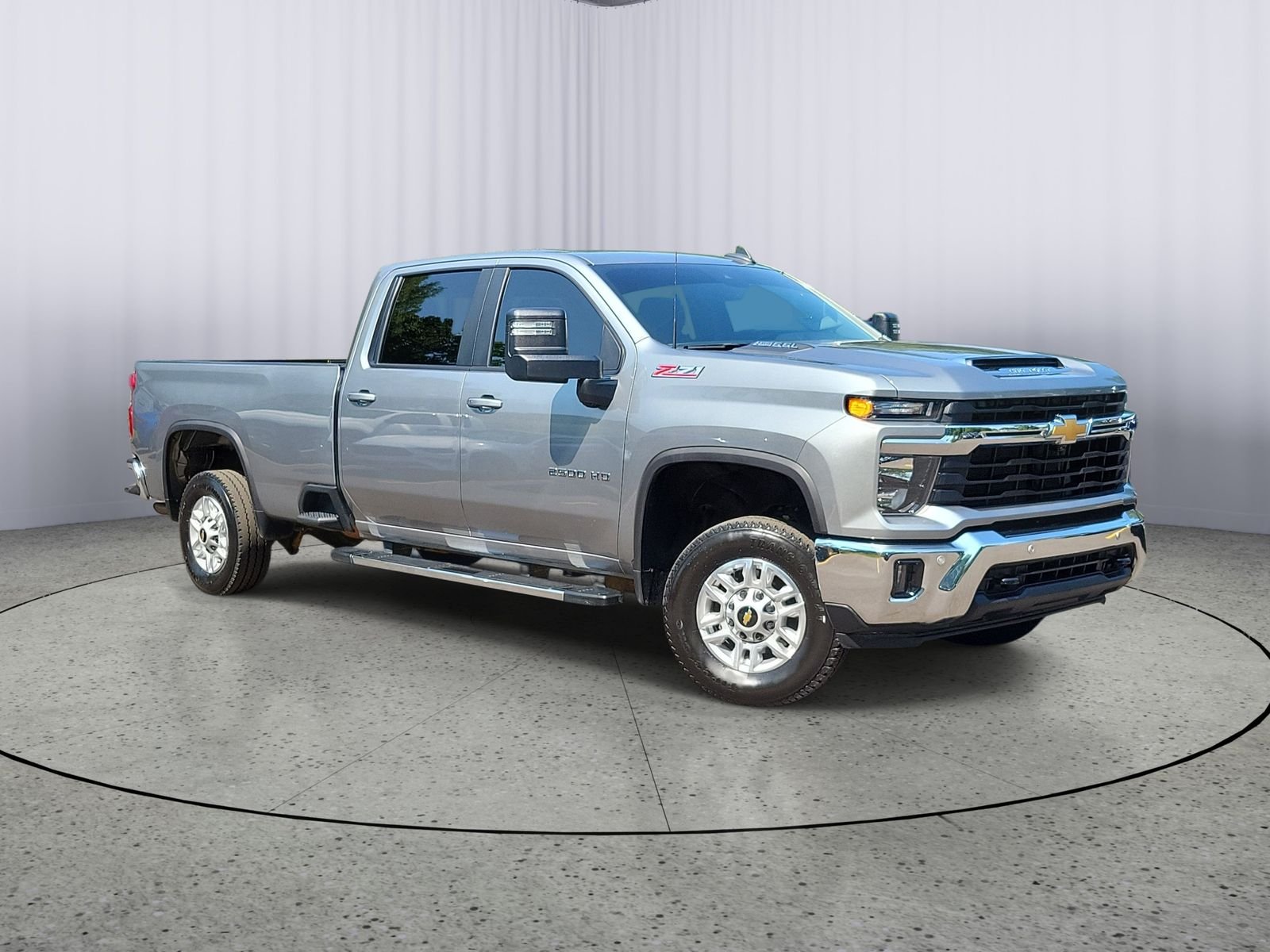 Used 2025 Gray Chevrolet LT image 1