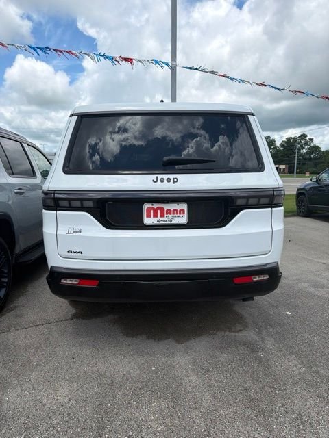New 2026 Bright White Clear-Coat Exterior Paint Jeep Limited Altitude image 5