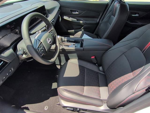 New 2026 Aspen White TriCoat / Super Black Two-tone Nissan SR image 4