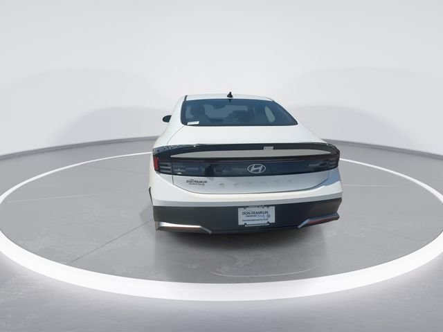 Used 2025 White Hyundai SE image 7