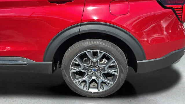 Used 2025 Red Ford Platinum image 39